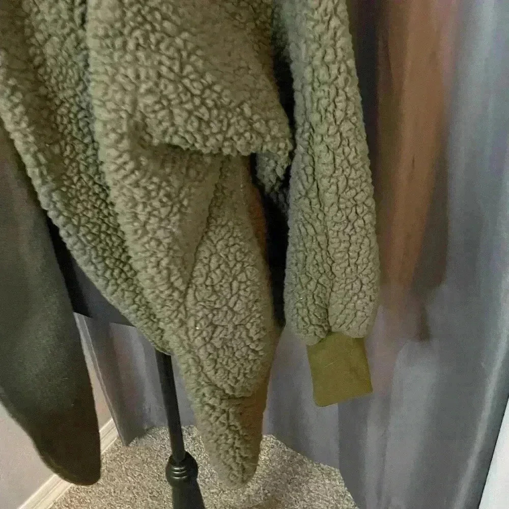 130. LuLaRoe Teddy Bear Fleece Jacket, Olive Green, Size Large, EUC - Picture 2 of 5